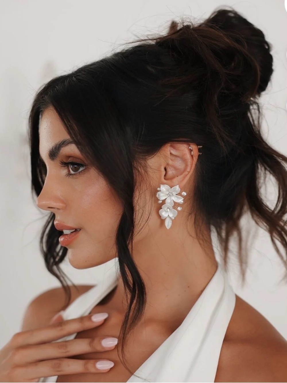 UNTAMED PETALS LOUISE PORCELAIN FLOWER EARRINGS